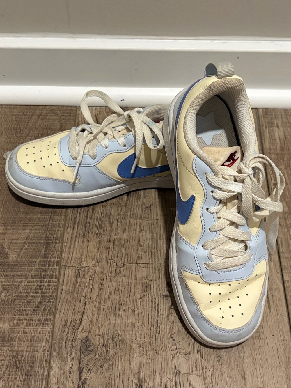 Nike Kids Low-Top Sneakers in Cream, Light Blue and Blue Swoosh